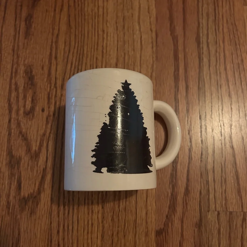 White Ceramic Christmas Tree Mug. Changes colors when filled w/hot liquid.